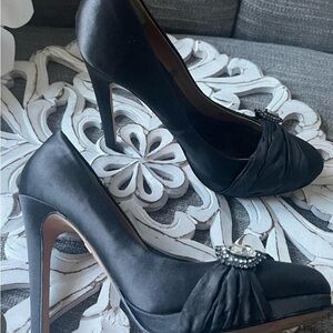 Women Badgley Mischka Odell 7 Gray High Heel Satin Rhinestone Shoes